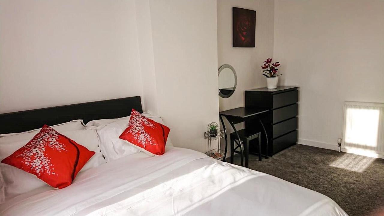 Carnock Road Apartment - Silverburn Shopping Centre 글라스고 외부 사진